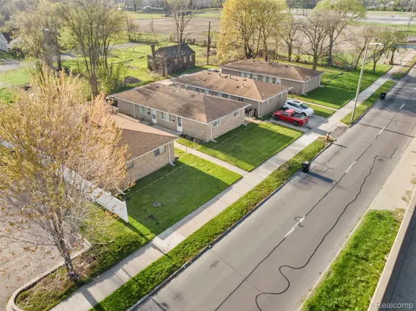 7444/7446 Southfield RD, Detroit, MI 48228