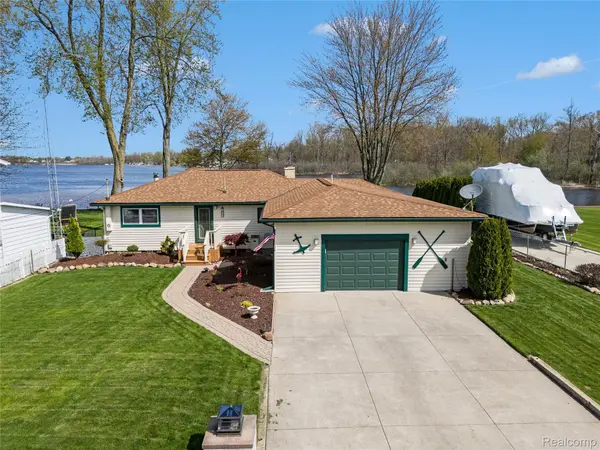 3138 Ponemah DR, Fenton Charter Township, MI 48430