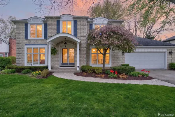 11042 Hillcrest DR, Plymouth Charter Township, MI 48170