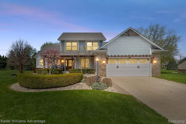 8200 Carpathian DR, White Lake Charter Township, MI 48386