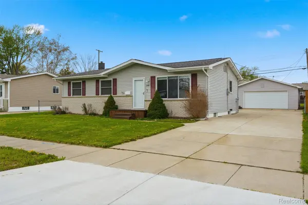 5208 Don Shenk DR, Swartz Creek, MI 48473