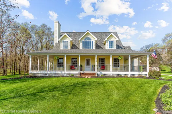 3983 Wing DR, Hamburg Township, MI 48169