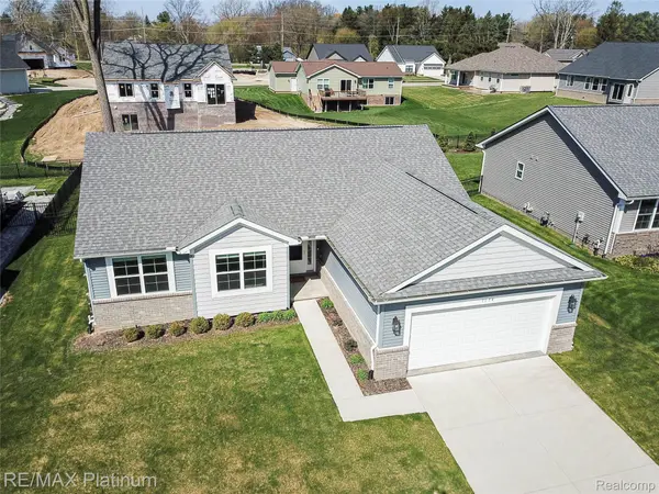 1174 Prudence DR, Waterford Charter Township, MI 48327