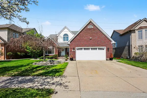 57595 Yorkshire DR, Washington Township, MI 48094