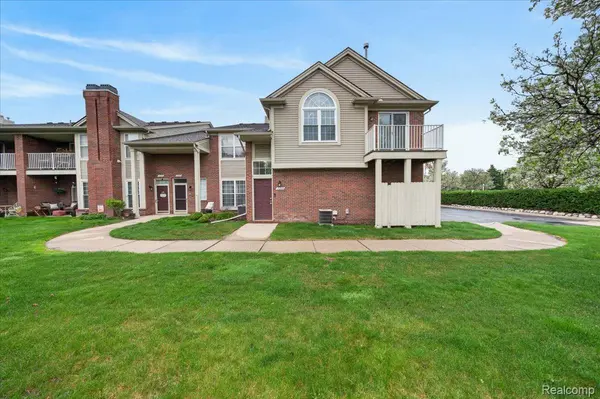 15235 Cornell DR, Clinton Charter Township, MI 48038