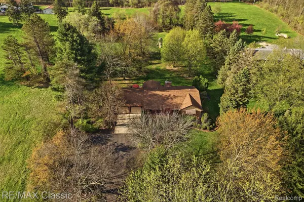 4134 Sleeth RD, Commerce Charter Township, MI 48382