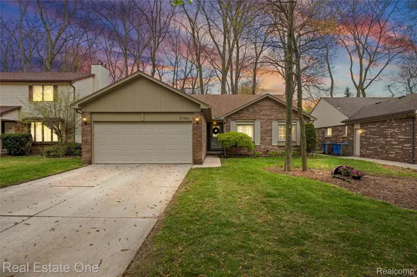27586 David Givens ST, Warren, MI 48092