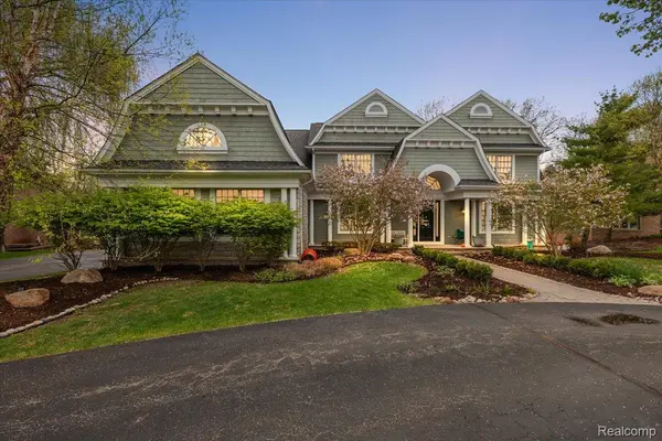 30405 Stonegate DR, Franklin Village, MI 48025