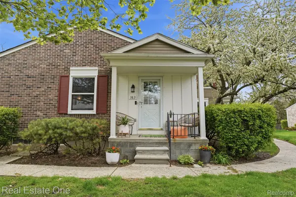 383 Neptune DR,  Walled Lake,  MI 48390