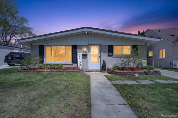 22813 Detour ST, St. Clair Shores, MI 48082