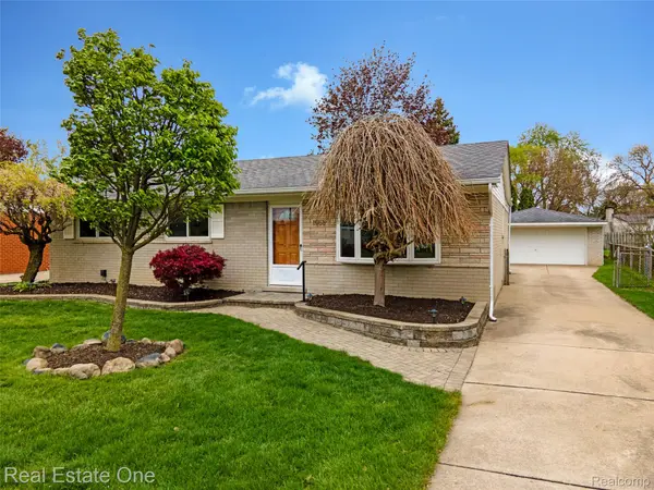 1668 Castleton DR, Troy, MI 48083