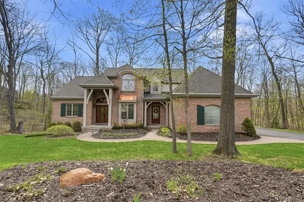 9028 Green Hickory LN, Tyrone Township, MI 48430