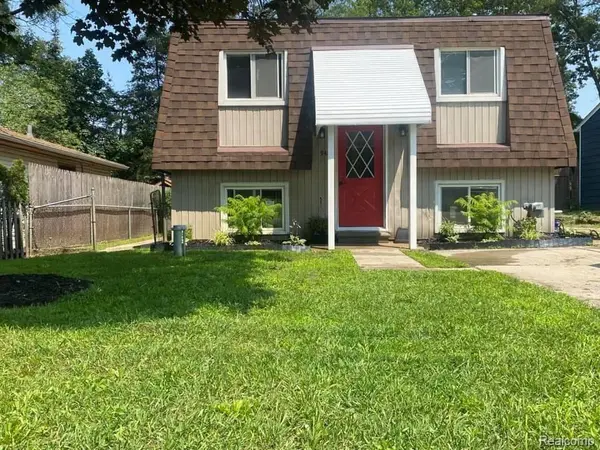 945 Olreana RD, White Lake Charter Township, MI 48386