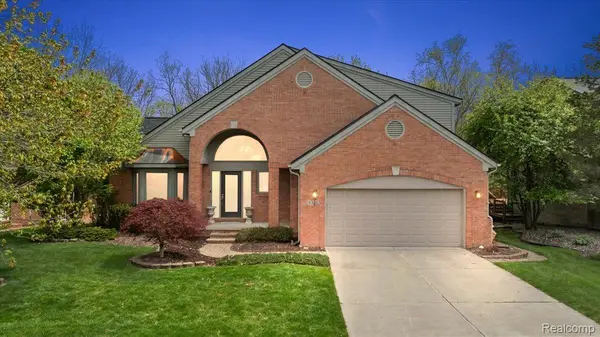 43316 Ashbury DR, Novi, MI 48375