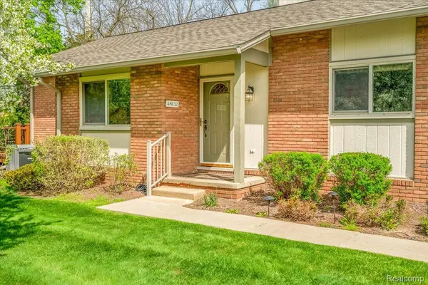 48132 Colony Farm CIR, Plymouth Charter Township, MI 48170