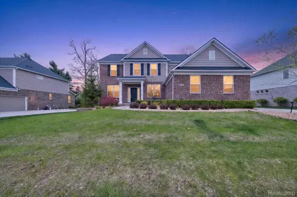 2942 Montgomery CIR, Commerce Charter Township, MI 48390