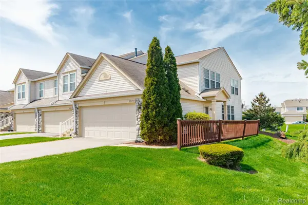26624 Kirkway CIR, Woodhaven, MI 48183
