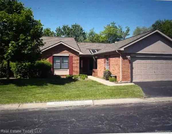 7283 Huntcliff #57, West Bloomfield Charter Township, MI 48322