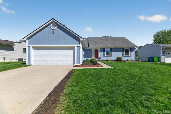 61350 Creekview DR, South Lyon, MI 48178