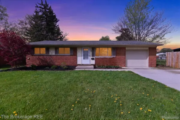 11672 De Clerck DR, Sterling Heights, MI 48313