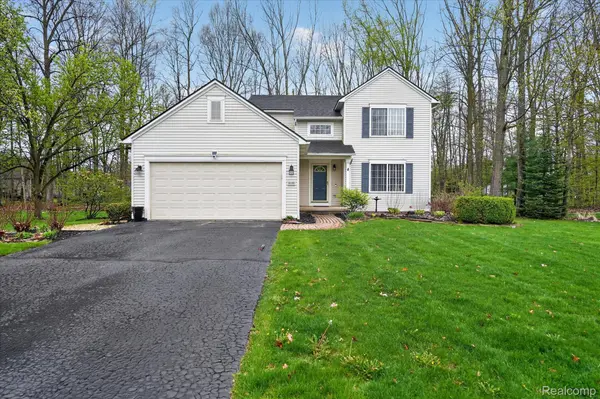 6140 Blue Heron DR, Genoa Township, MI 48843