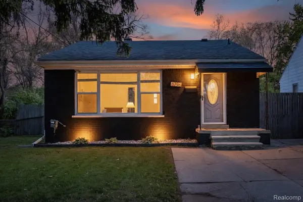 8796 Saratoga ST, Oak Park, MI 48237