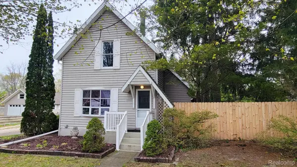 1256 Pine ST, Lapeer, MI 48446