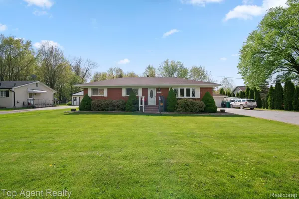 54951 Ridge RD, New Baltimore, MI 48047