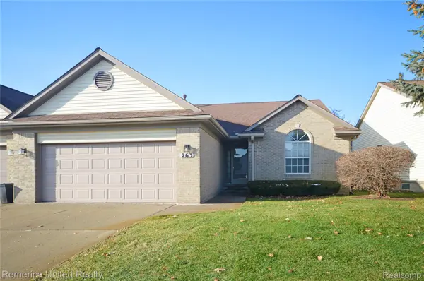 263 Whispering Hill, Commerce Charter Township, MI 48390