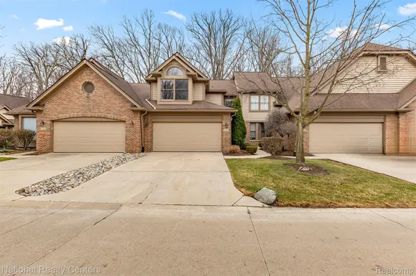 5303 Royal Vale LN, Dearborn, MI 48126