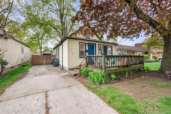 21718 Elizabeth ST, St. Clair Shores, MI 48080