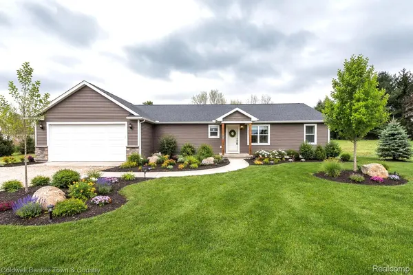 233 Norlynn DR, Oceola Township, MI 48843