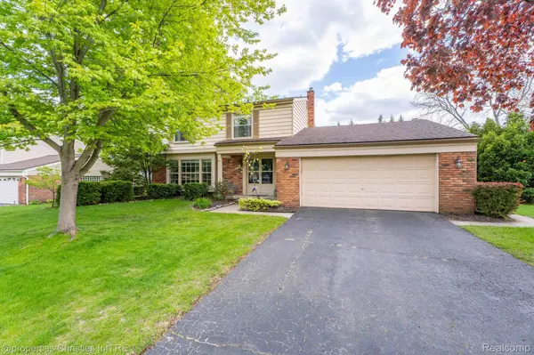 8648 Tamarack DR, Shelby Charter Township, MI 48317