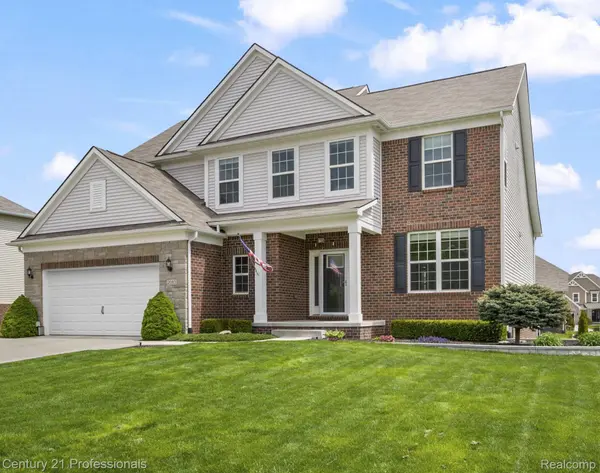 2083 Findley CIR, Orion Charter Township, MI 48360