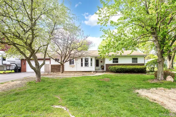 222 Bain DR, Howell Township, MI 48855