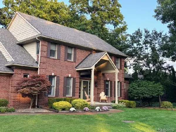 13757 Bridgewater CT, Green Oak Township, MI 48178