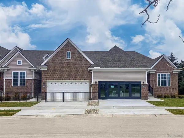 9920 Crossview TRL #189, Hartland Township, MI 48855