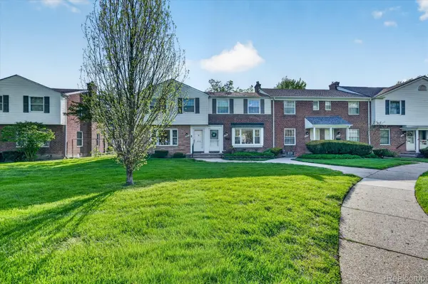 22927 Lakeshore DR, St. Clair Shores, MI 48080