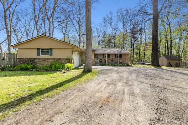 2700 N Hacker RD, Hartland Township, MI 48855