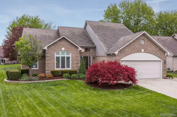 20933 Ivy CIR, Macomb Township, MI 48044