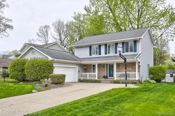 2370 Lansbury DR, Waterford Charter Township, MI 48329