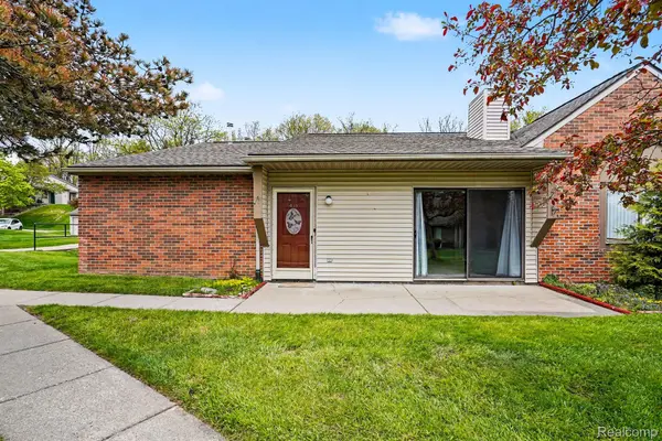 418 Water Tower CIR, Brighton, MI 48116