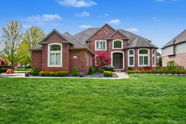 6086 Admiral CT, Washington Township, MI 48094