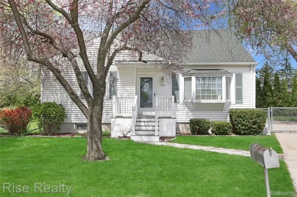 526 Dodson CT, Bay City, MI 48708