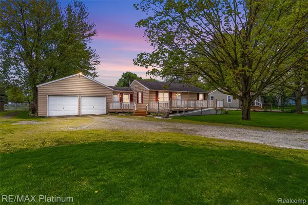 16479 S Jennings RD, Fenton, MI 48430