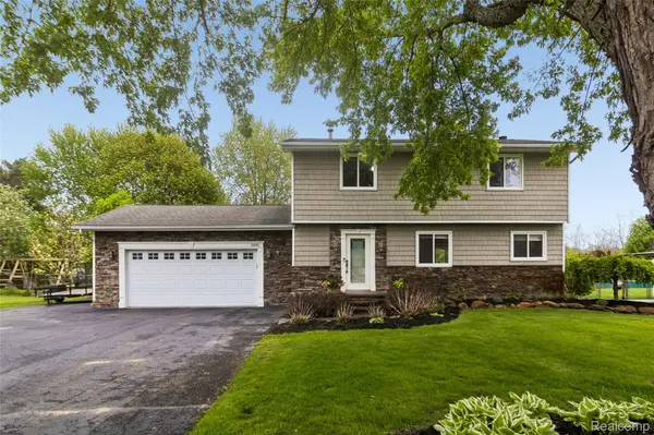 3891 Westlyn RD, Orion Charter Township, MI 48359