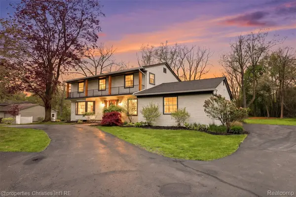 2343 Eastways RD, Bloomfield Hills, MI 48304