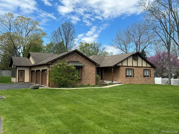 8329 Caribou TRL, Independence Charter Township, MI 48348