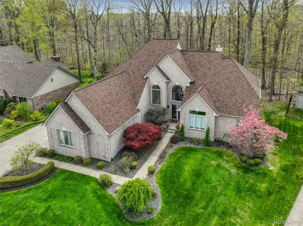 56377 Copperfield DR, Shelby Charter Township, MI 48316