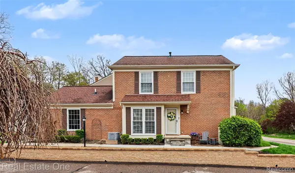 1118 Kings Cove DR, Rochester Hills, MI 48306